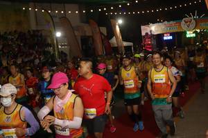 BIB: 080, 000, 15464, 0075
                            <button type="button" onclick="openModal(9884653)" class="btn btn-primary btn-sm float-right btn-popup" data-toggle="modal" data-target=".modal-high-quality">
                        <i class="fas fa-shopping-cart"></i> Add to Cart
                    </button>
                                            <button type="button" onclick="isThisMe(9884653, true)" class="btn btn-success btn-sm float-right btn-popup btn-isme hidden" data-toggle="tooltip" data-placement="bottom" title="นี่คือรูปของคุณใช่ไหม คลิกที่นี่เพื่อเอาเข้าอัลบั้ม">
                        <i class="fas fa-plus"></i> Add to album
                    </button>
                    <button type="button" onclick="isThisMe(9884653, false)" class="btn btn-warning btn-sm float-right btn-popup btn-isnotme hidden">
                        <i class="fas fa-ban"></i> Remove from album
                    </button>